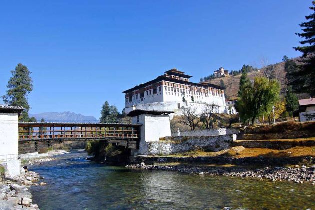 bhutan rinpung dzong bhutan classic holidays