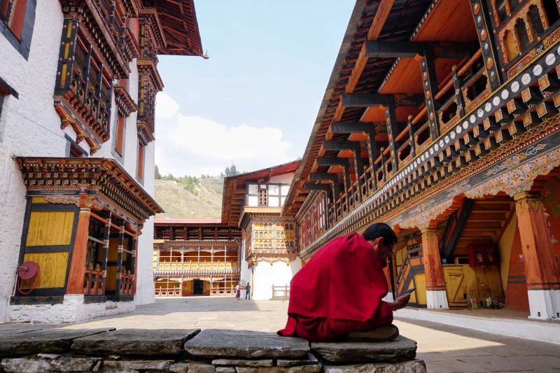 bhutan tours luxury exclusive 8 days