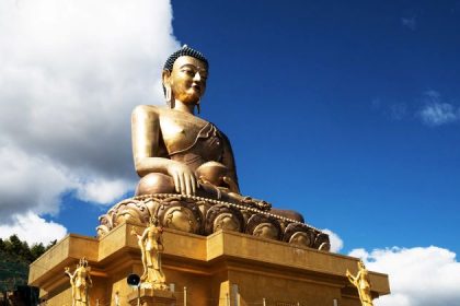 giant buddha statue