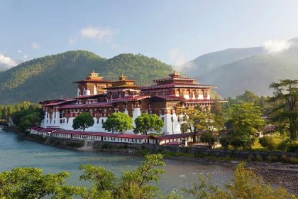 impressive punakha dzong