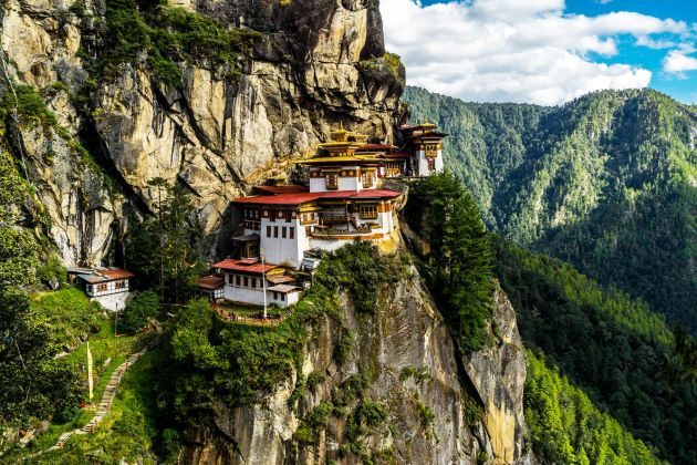 trek to tiger nest monastery in bhutan