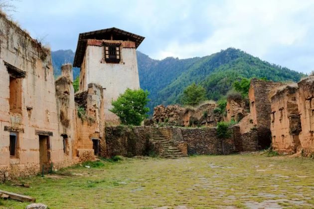 visit Drukyel dzong in bhutan