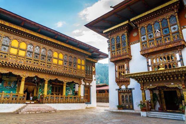 visit punakha dzong in bhutan