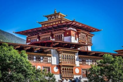 visit the Punakha Dzong
